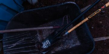 Choosing the Best Garden Hose for Your Landscaping Needs